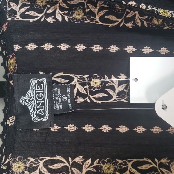 Angie Wrap Top with Flutter Sleeves‎ Black with Gold Floral Pattern - SZ S - NWT - Picture 3 of 6